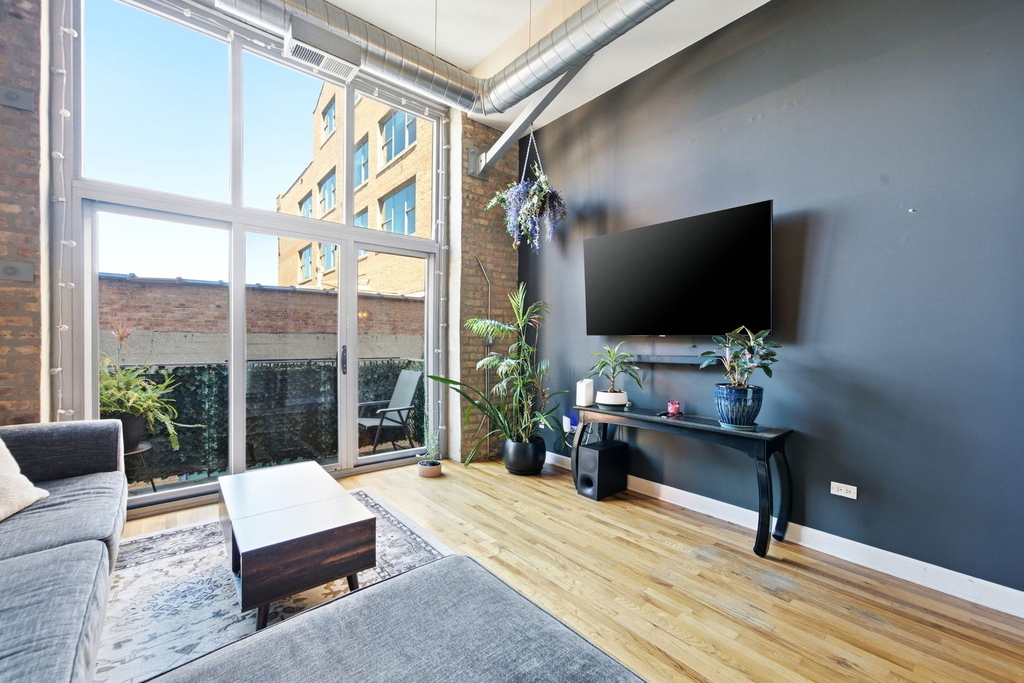 824 W Superior Street - Photo 11