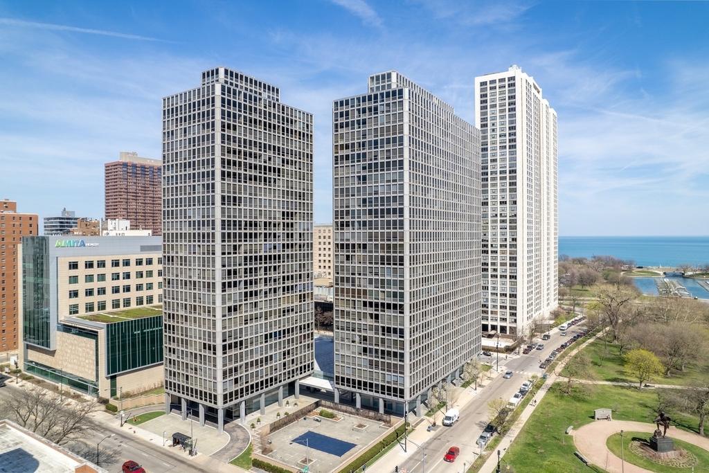 340 W Diversey Parkway - Photo 0
