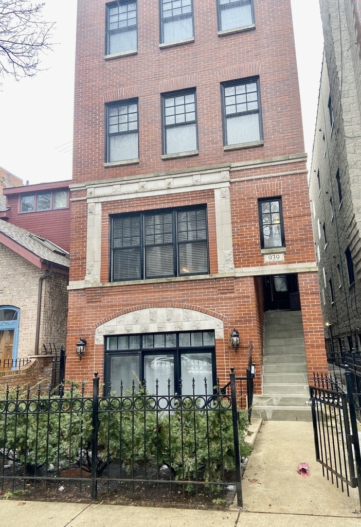 939 W Montana Street - Photo 0