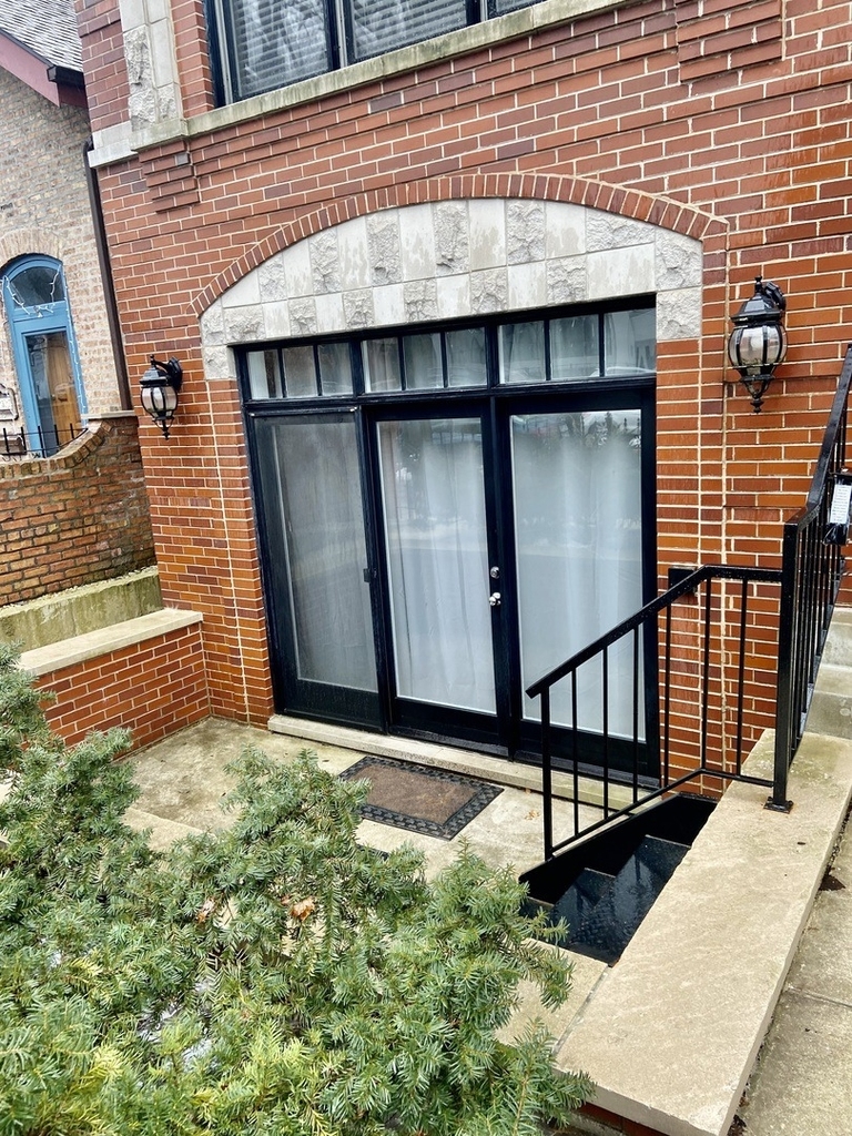 939 W Montana Street - Photo 1