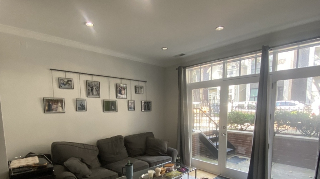939 W Montana Street - Photo 2