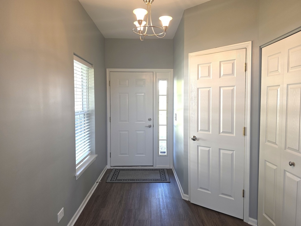 2202 Claremont Lane - Photo 4