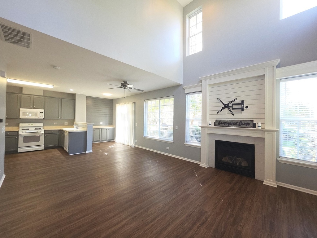 2202 Claremont Lane - Photo 7