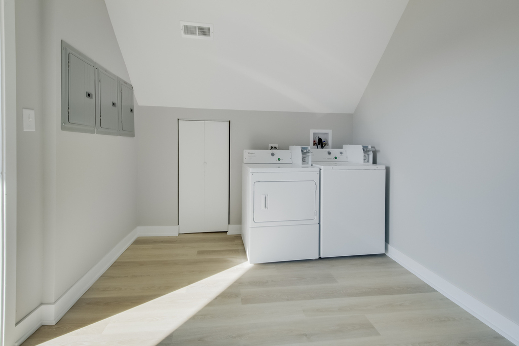 2842 N Avers Avenue - Photo 15