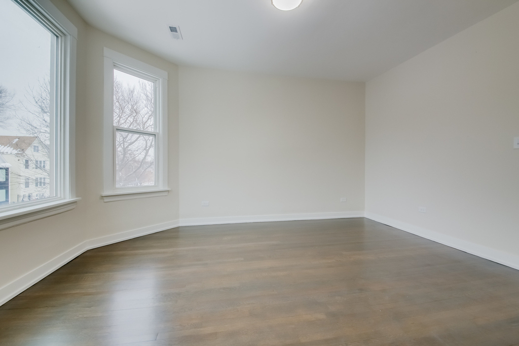 2842 N Avers Avenue - Photo 5