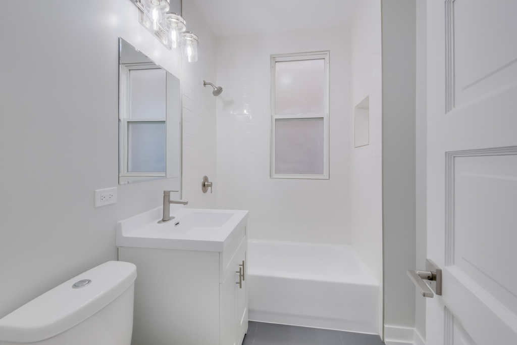 2842 N Avers Avenue - Photo 9