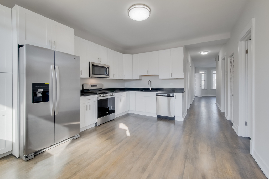 2842 N Avers Avenue - Photo 1
