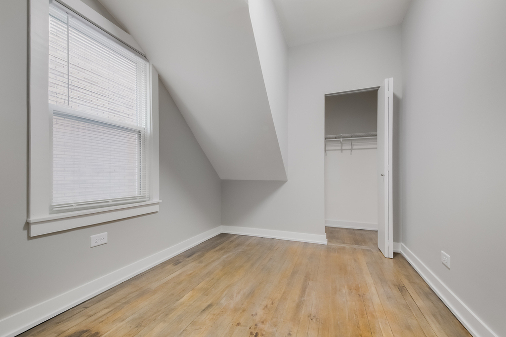 2842 N Avers Avenue - Photo 7