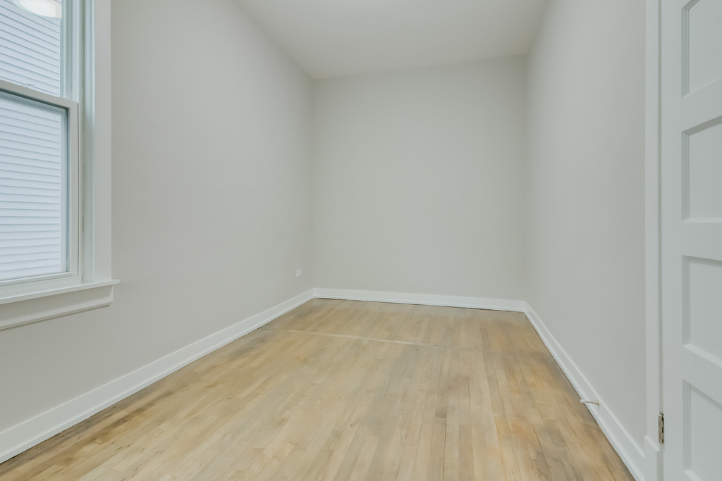 2842 N Avers Avenue - Photo 11