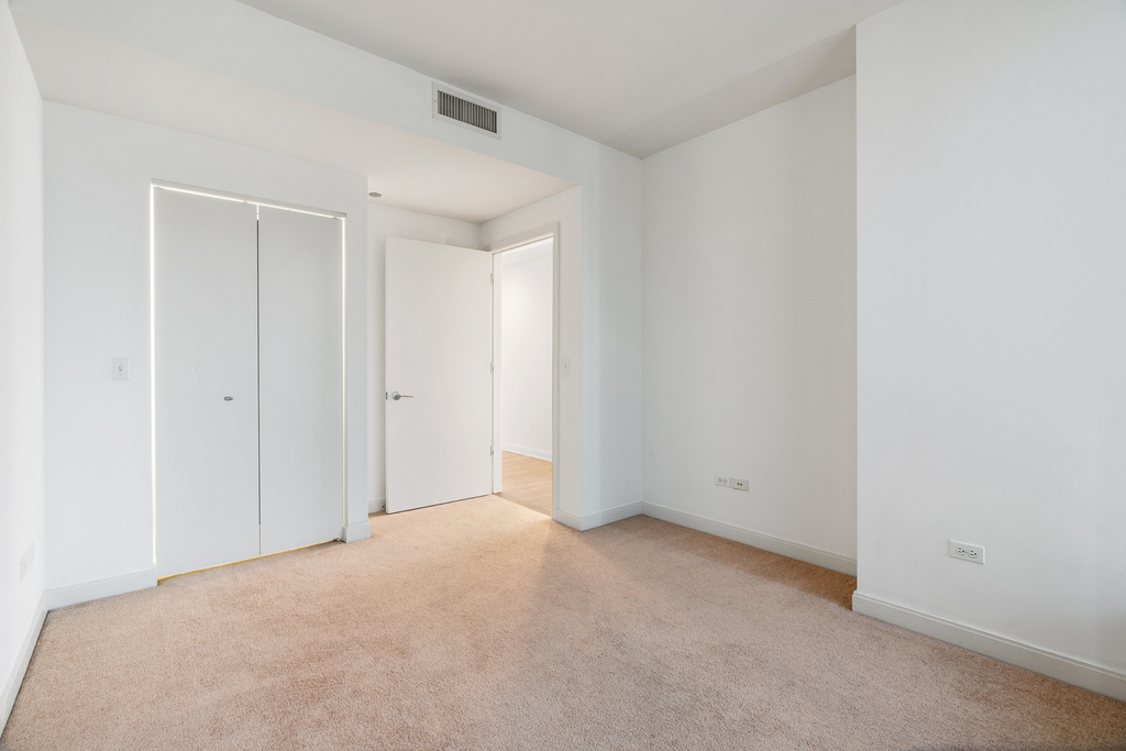 60 E Monroe Street - Photo 14