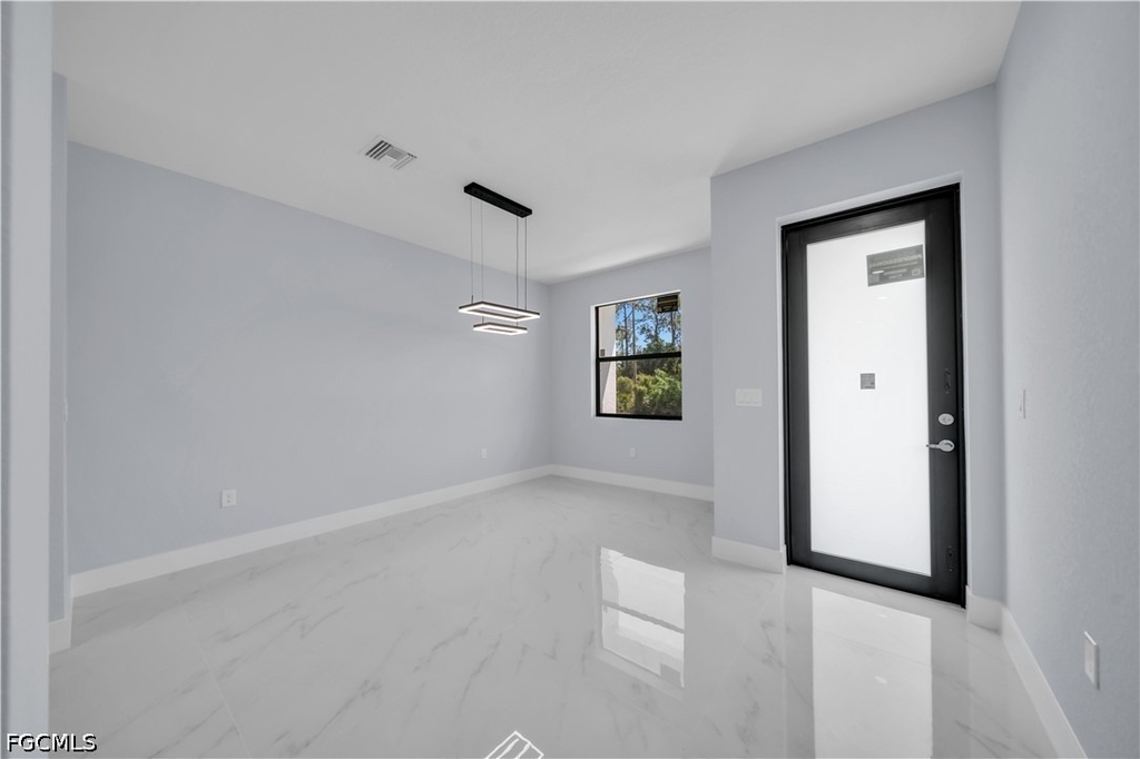 1009 Moore Avenue - Photo 2