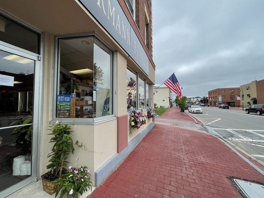 15 West Broadway - Photo 1