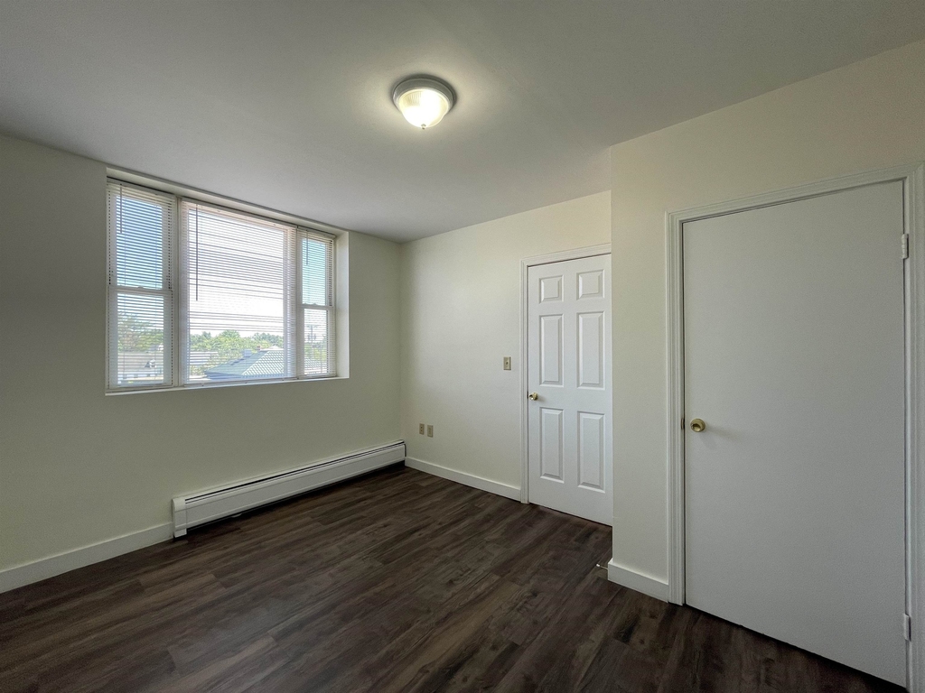 15 West Broadway - Photo 23