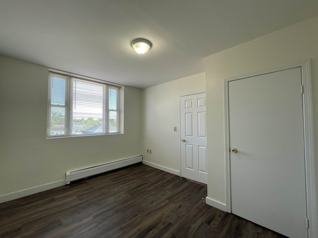 15 West Broadway - Photo 20