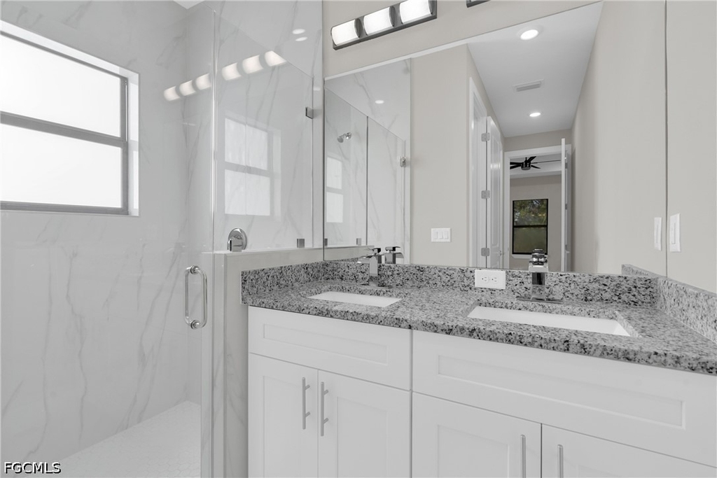 537 Summit Avenue S - Photo 9