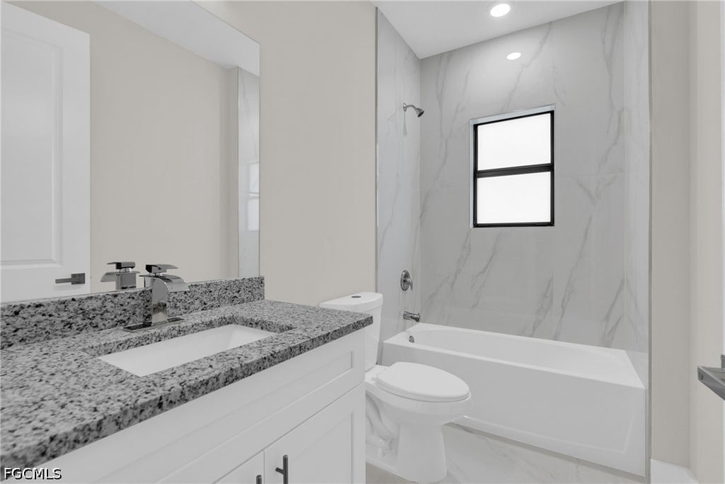 537 Summit Avenue S - Photo 2