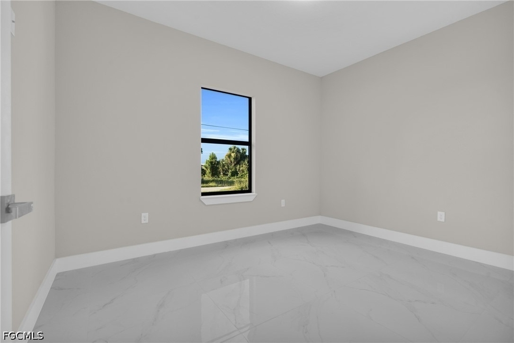 537 Summit Avenue S - Photo 1