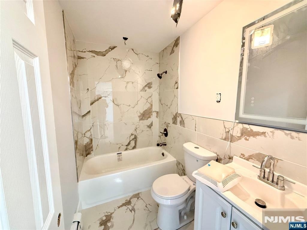 217-221 Park - Photo 14
