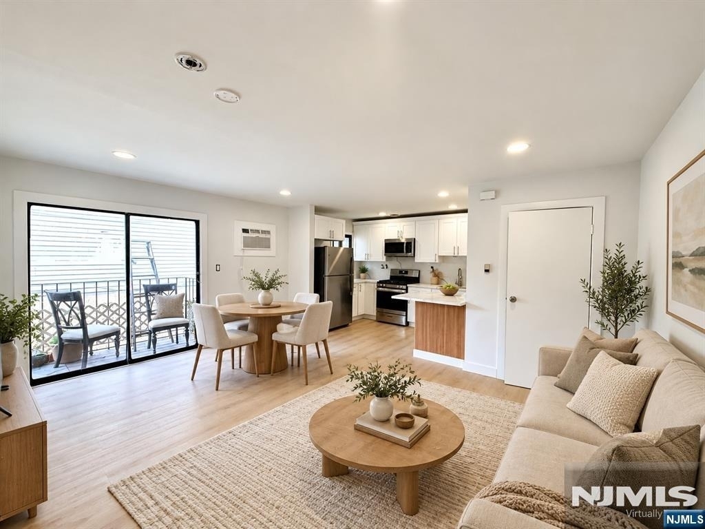 217-221 Park - Photo 3