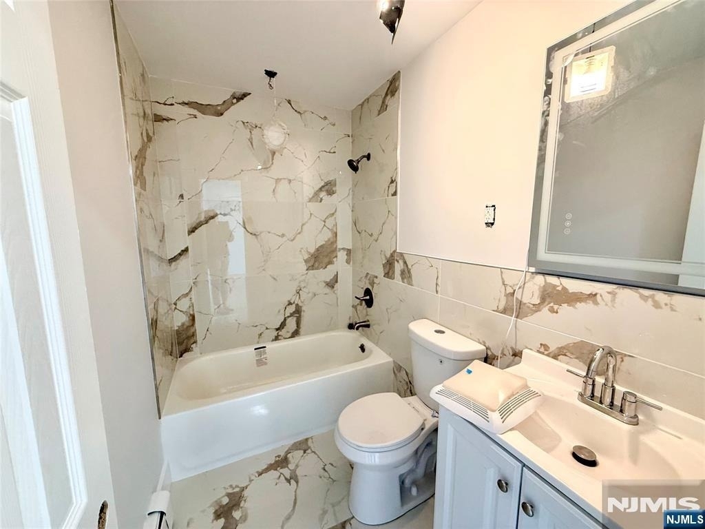 217-221 Park - Photo 15