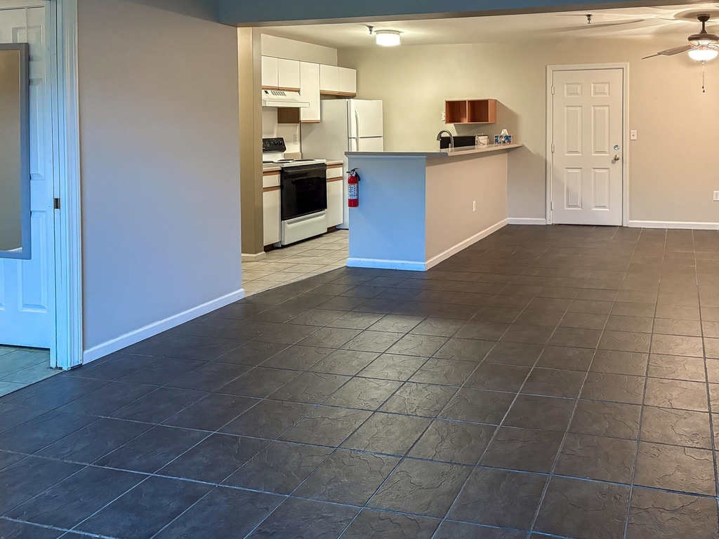 372 Hildred - Photo 2