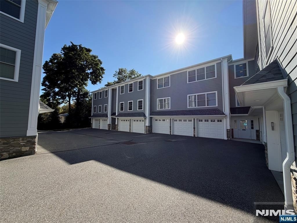 273 Broadway - Photo 2