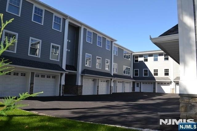 273 Broadway - Photo 3