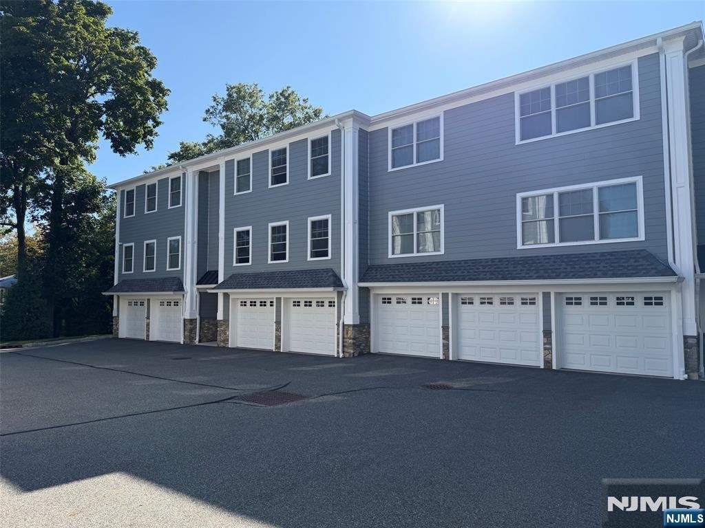 273 Broadway - Photo 4
