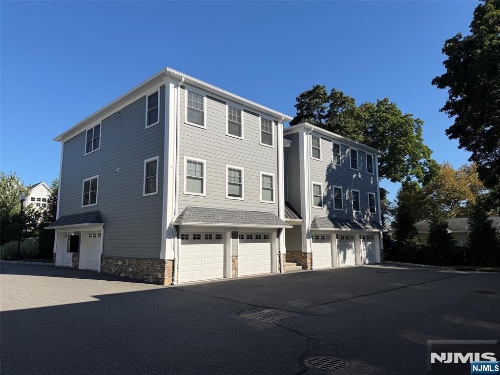 273 Broadway - Photo 5