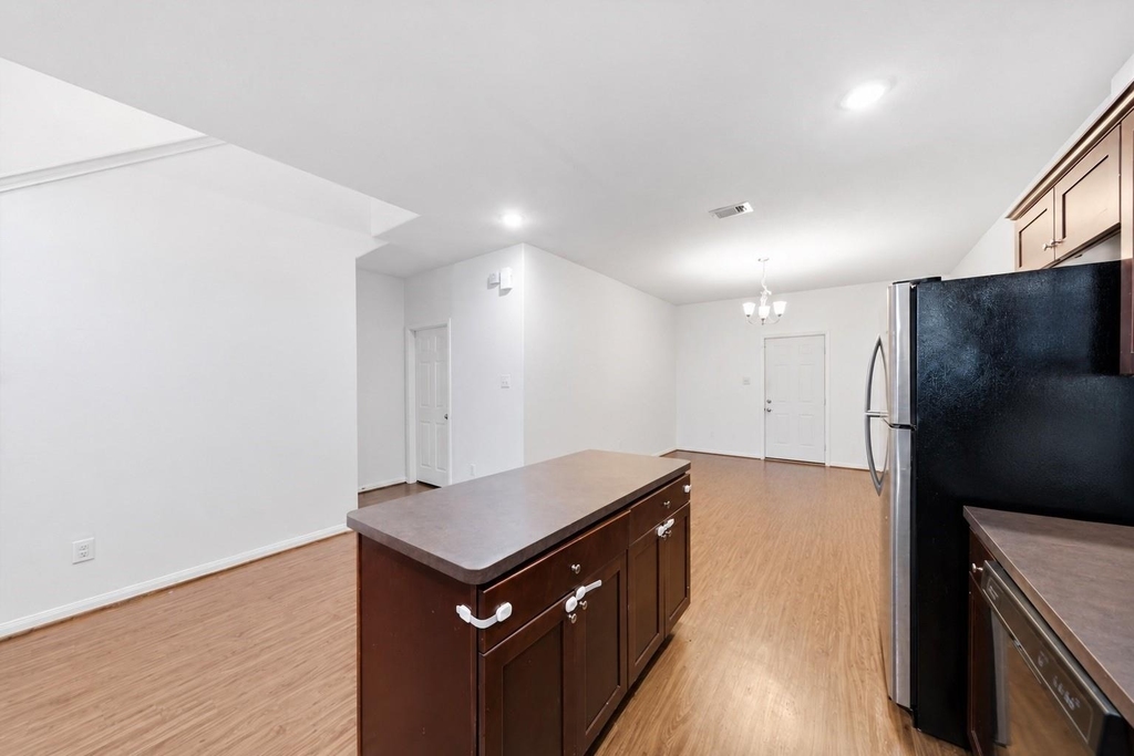 4528 Mayflower Street - Photo 7