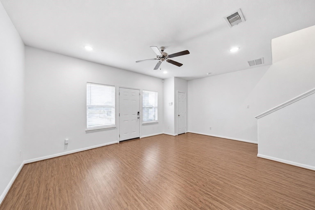 4528 Mayflower Street - Photo 3