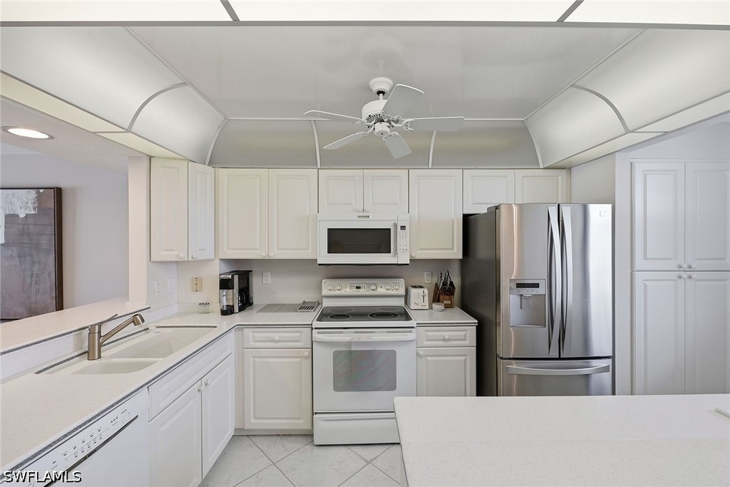 320 Seaview Court - Photo 14