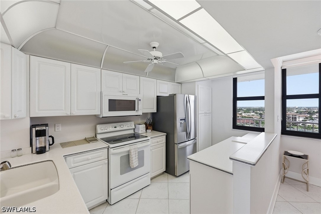 320 Seaview Court - Photo 15