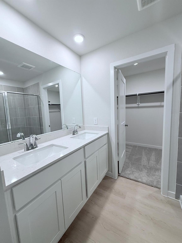 8011 Heroes Hall Drive - Photo 11