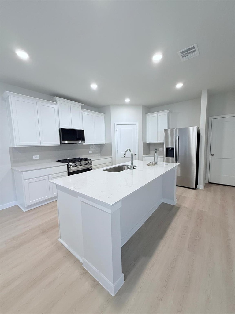 8011 Heroes Hall Drive - Photo 5
