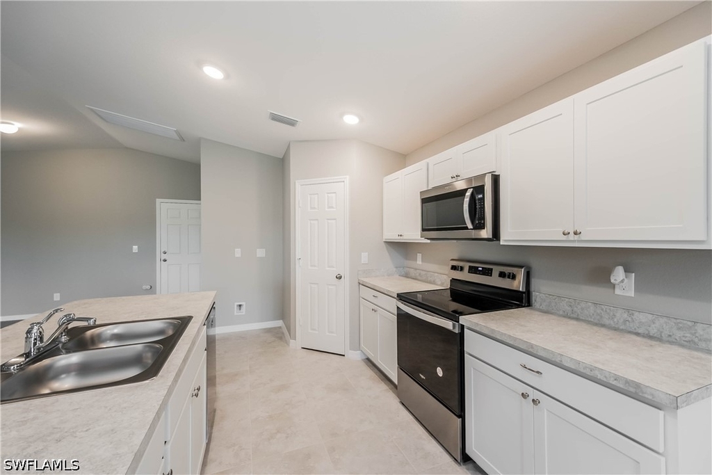 3114 70th Street W - Photo 3