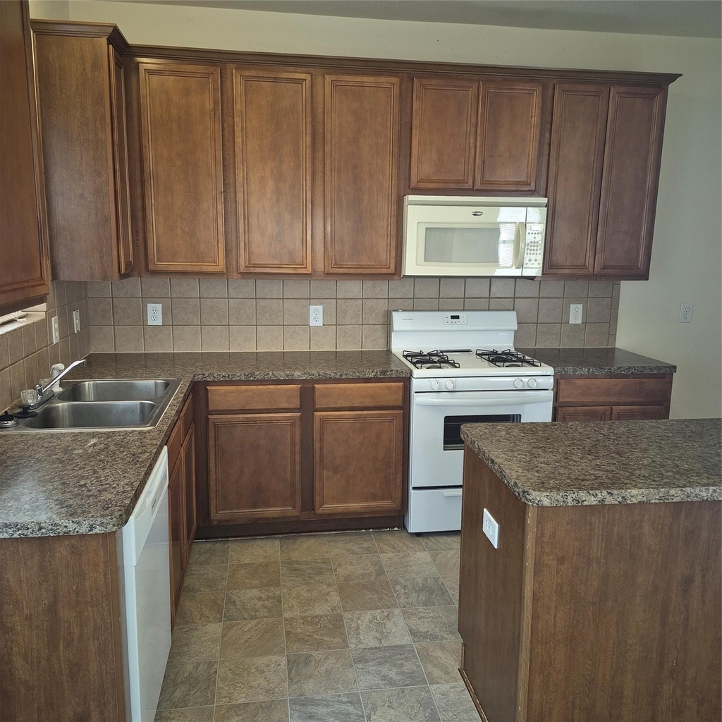 2735 Orchard Creek Lane - Photo 3