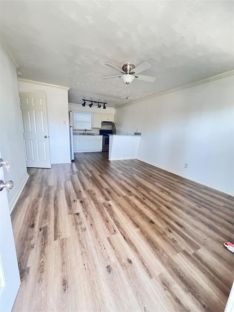 911 Byrne Street - Photo 1