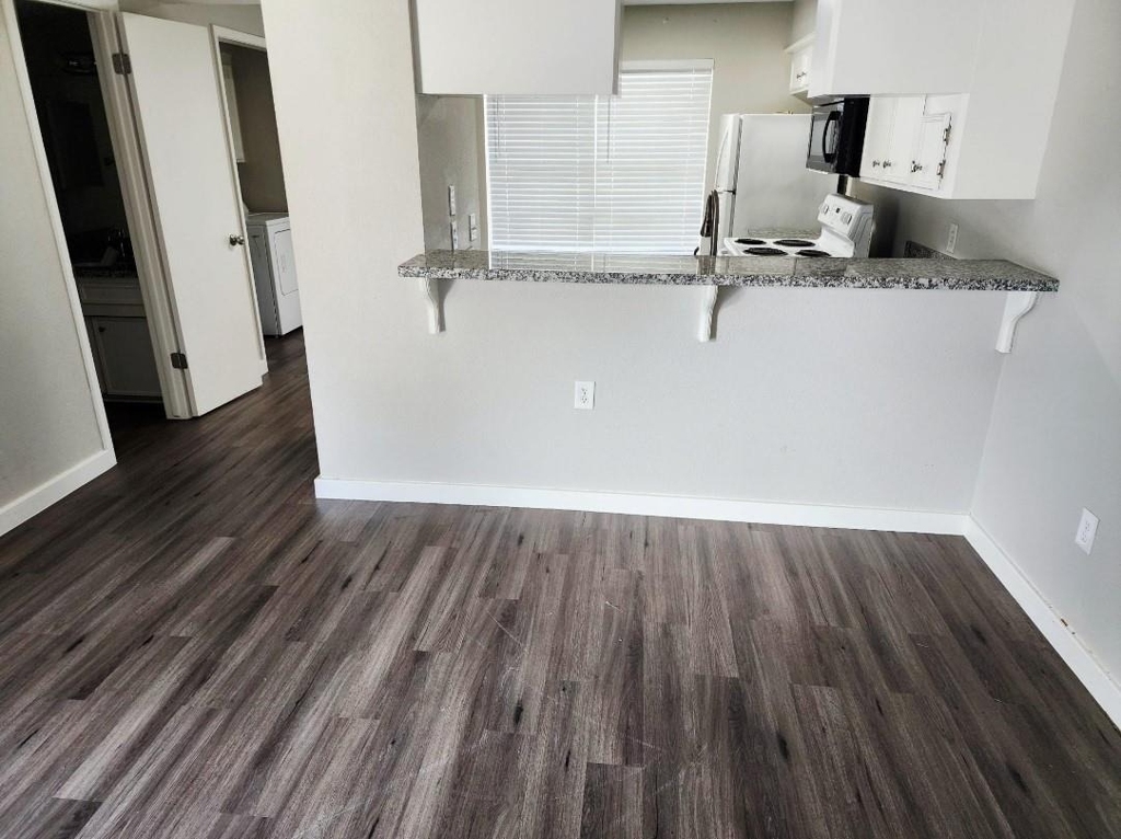 517 5th Street - Photo 5