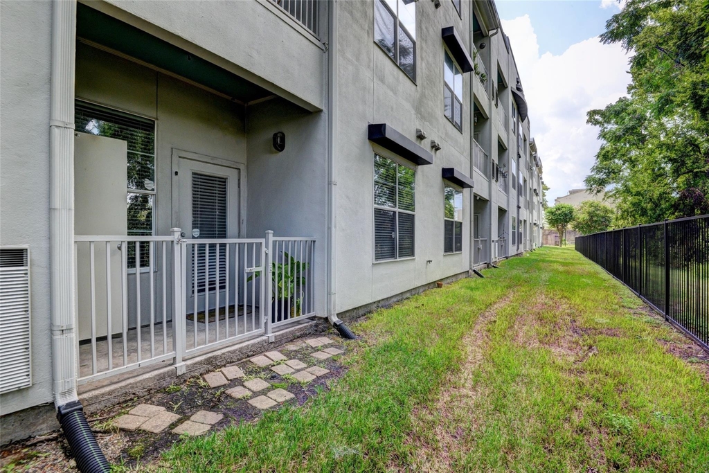 1441 East Street - Photo 9