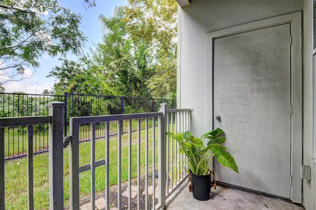 1441 East Street - Photo 8