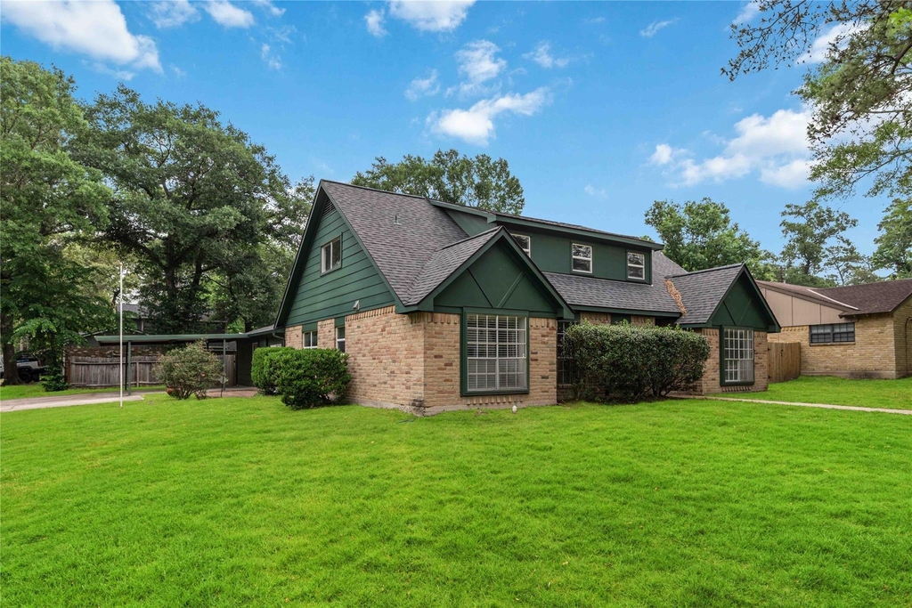 203 Wedgewood Court - Photo 1