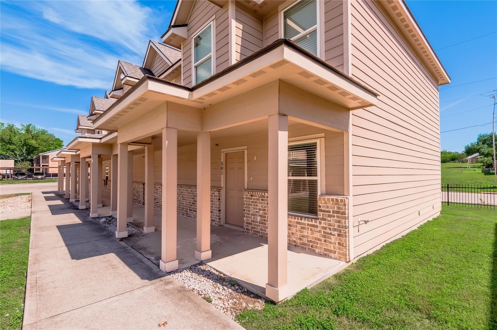 2002 20th Street - Photo 2