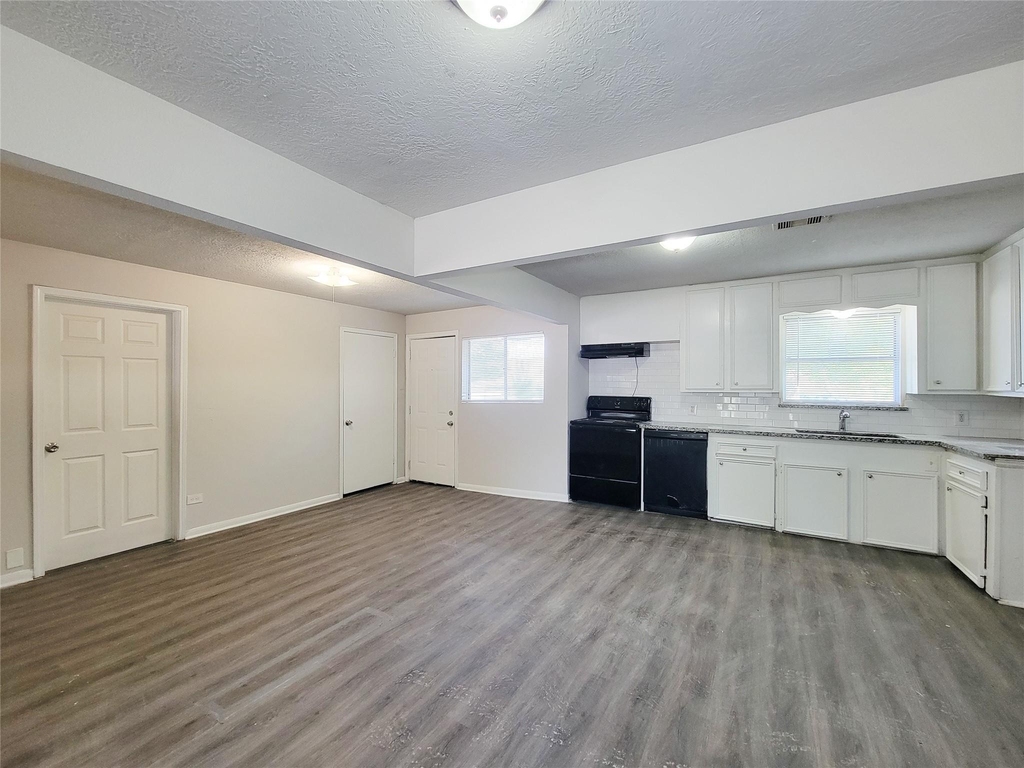 5239 Falvey Street - Photo 3