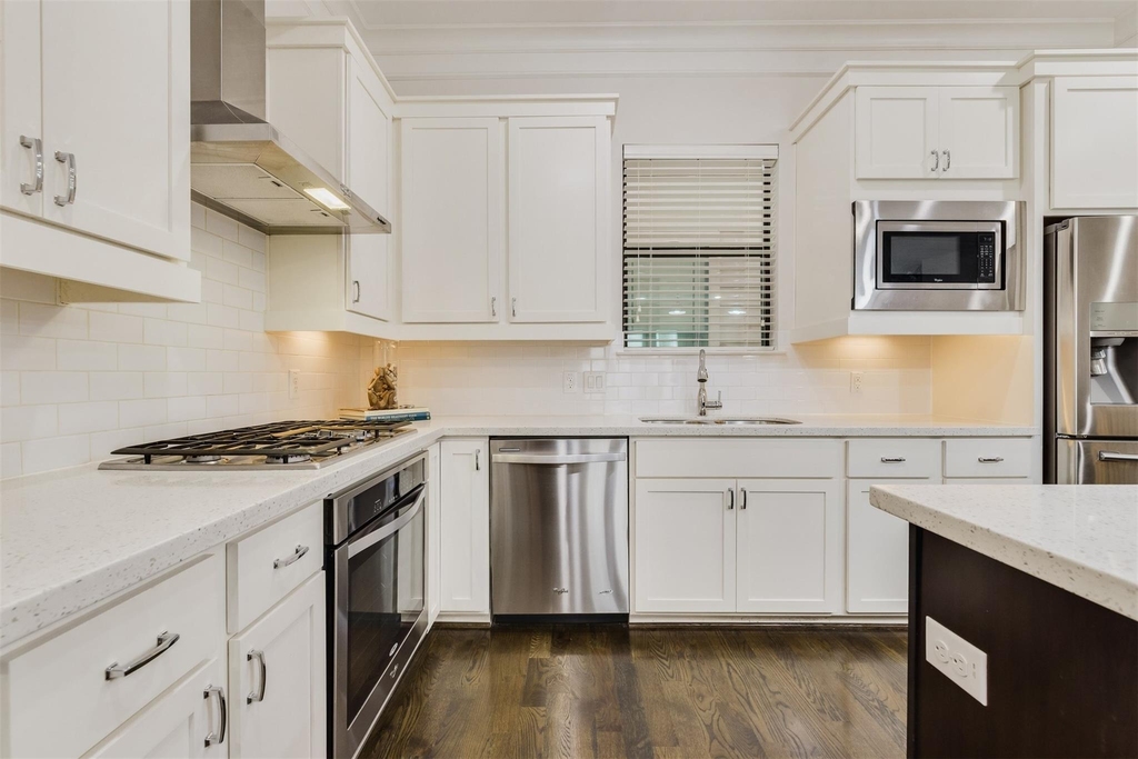 1506 Johnson Street - Photo 3