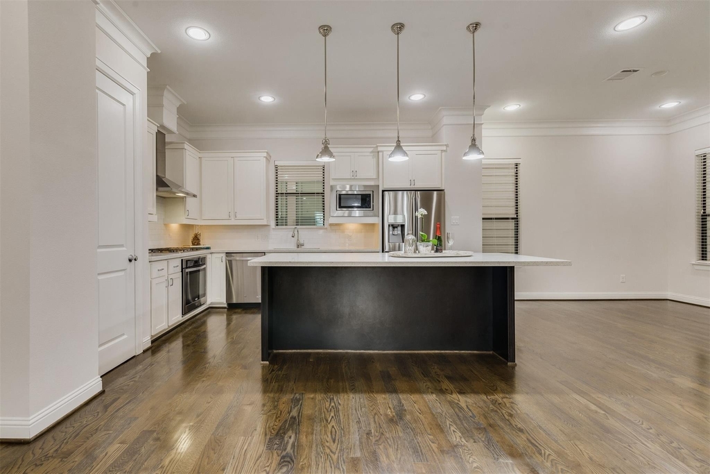 1506 Johnson Street - Photo 4
