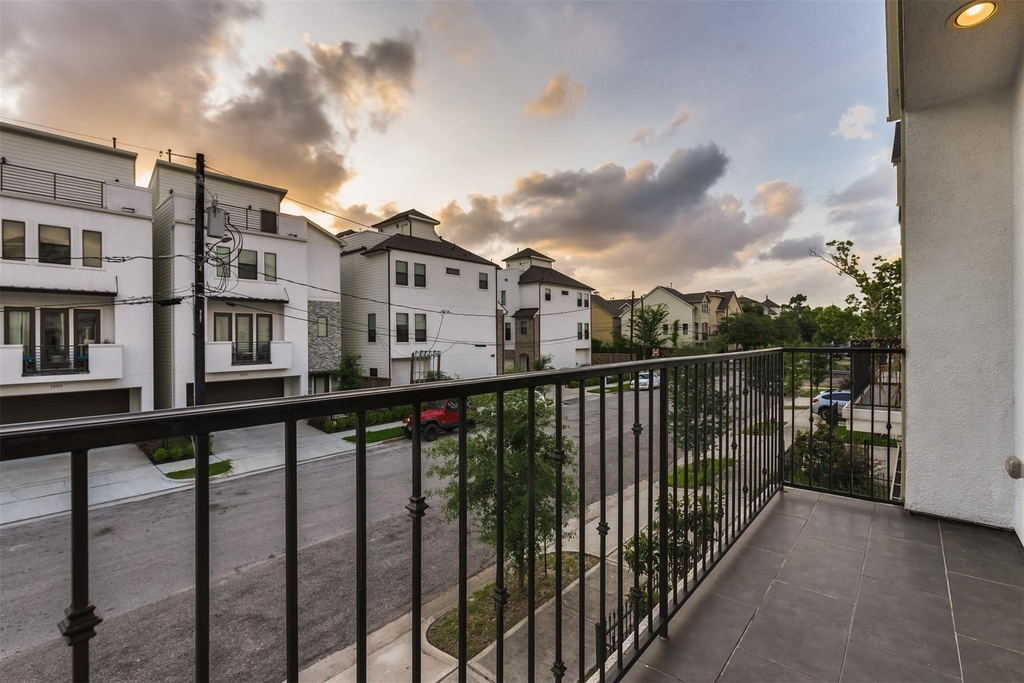 1506 Johnson Street - Photo 9