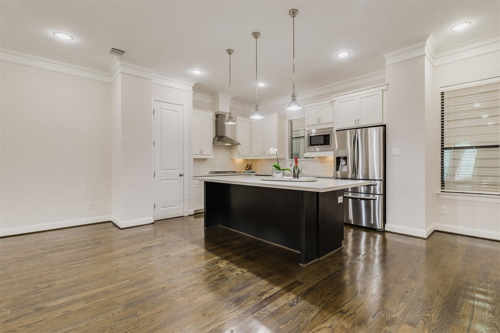 1506 Johnson Street - Photo 2