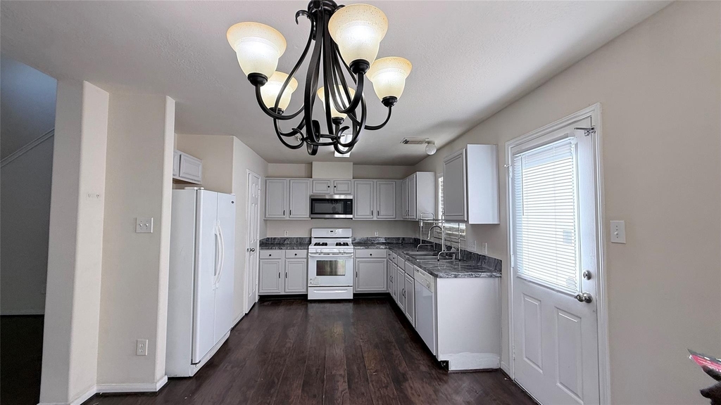 6003 Deep South Drive - Photo 5