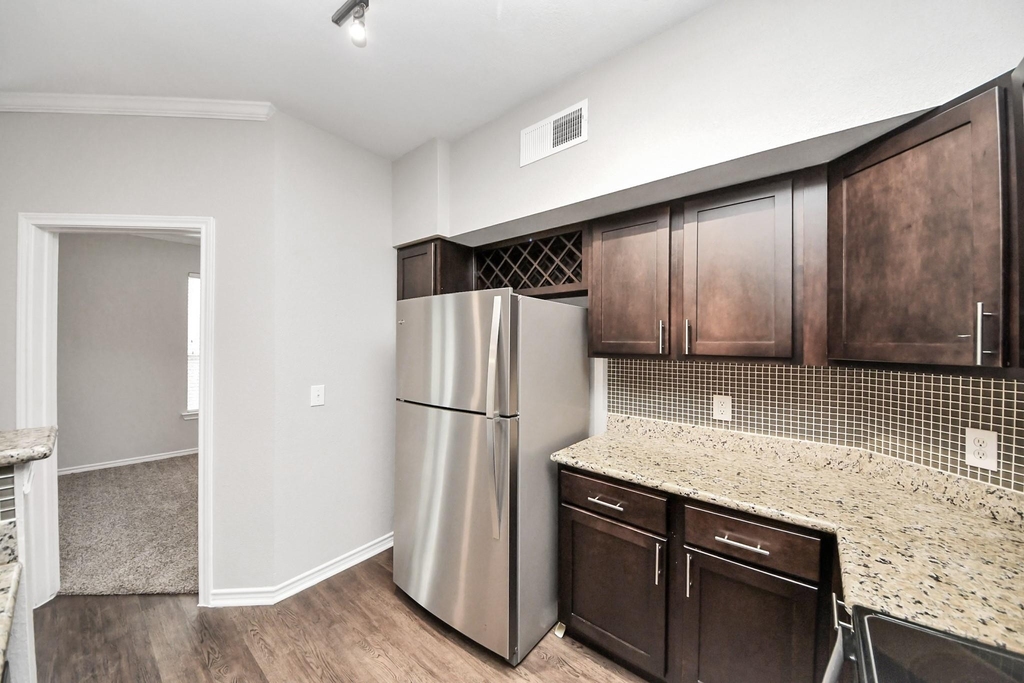 3003 Memorial Court - Photo 9